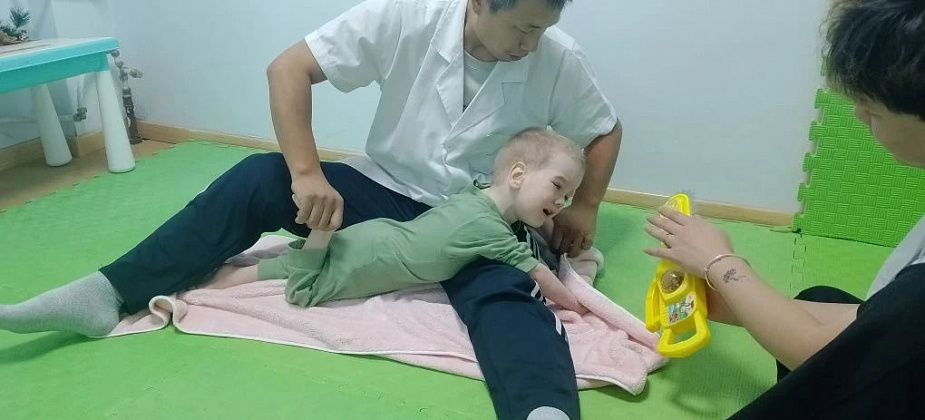 В Краснотурьинске продолжают собирать средства на реабилитацию мальчика с ДЦП