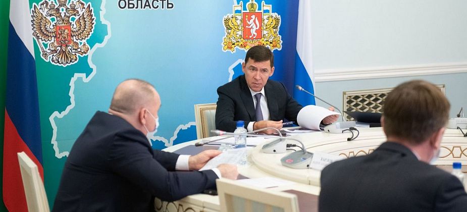 Евгений Куйвашев поручил установить ФАП для деревни Гайны и решить другие вопросы, поднятые во время приема граждан