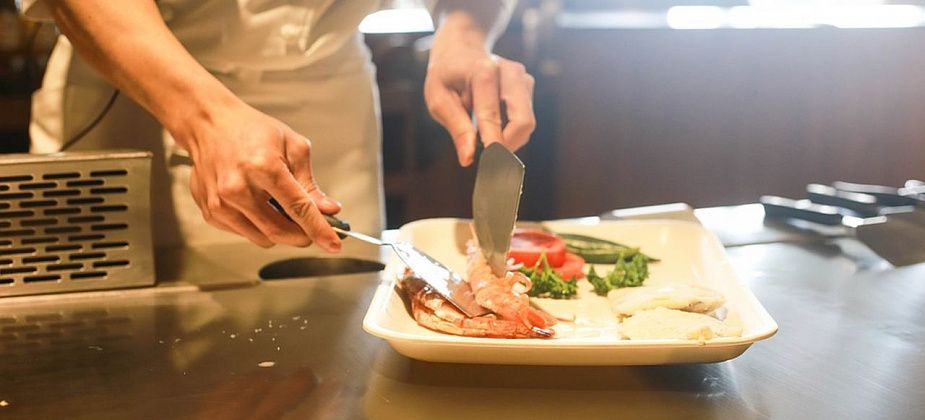 Краснотурьинцев приглашают на работу поварами и кондитерами