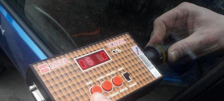 Водитель убрал тонировку по предписанию ГИБДД, но потом... вновь наклеил