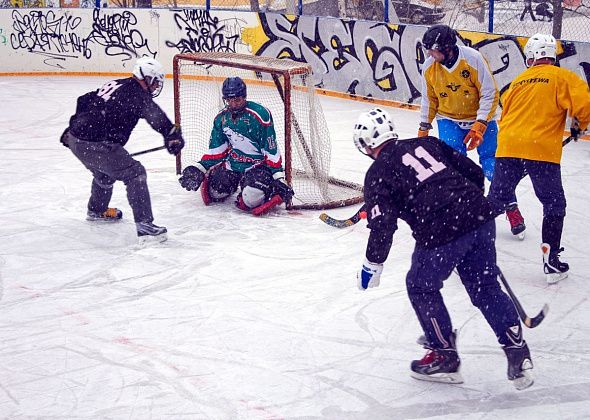 В Краснотурьинске проходит турнир по мини-хоккею с мячом
