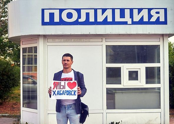 Активиста, устроившего одиночный пикет на городской площади, вызвали в полицию
