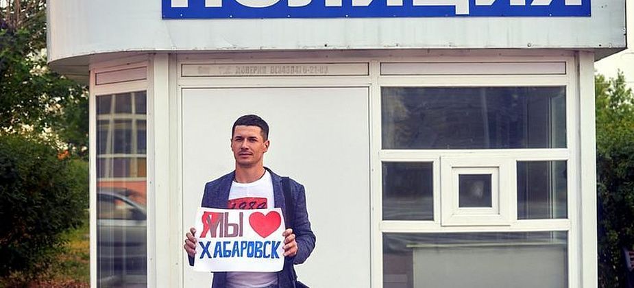 Активиста, устроившего одиночный пикет на городской площади, вызвали в полицию