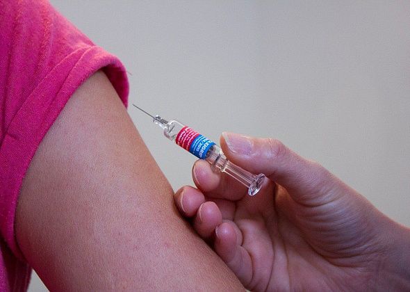 В городскую больницу привезли более 600 доз вакцины от коронавируса