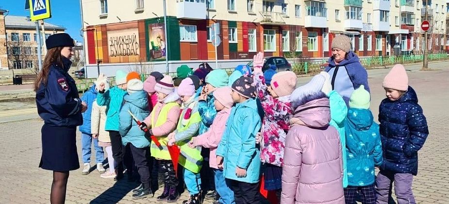 Полицейские напомнили ученикам начальных классов правила дорожного движения