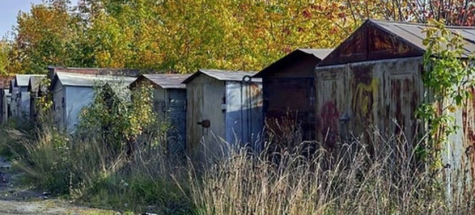 В Краснотурьинске собственников заставляют снести гаражи и рекламные конструкции