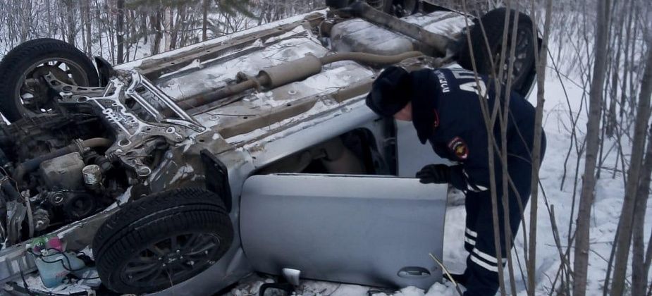 Семья с полуторагодовалым ребенком вылетела в кювет на трассе под Краснотурьинском 