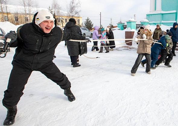 В соборе молитвой отметили Прощеное воскресенье, а зиму проводили блинами и народными играми