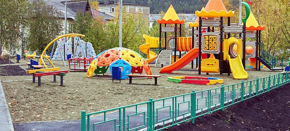Дворовую площадку после благоустройства откроют в пятницу