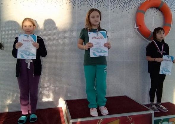 Краснотурьинские пловцы привезли награды из Карпинска 