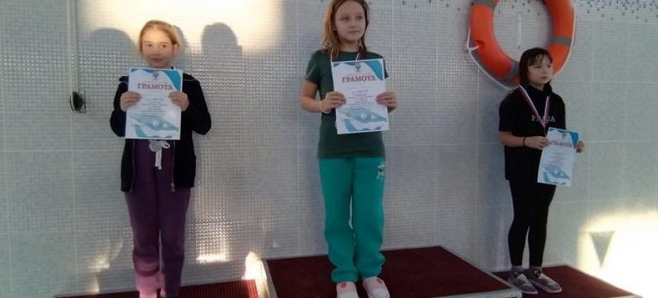 Краснотурьинские пловцы привезли награды из Карпинска 