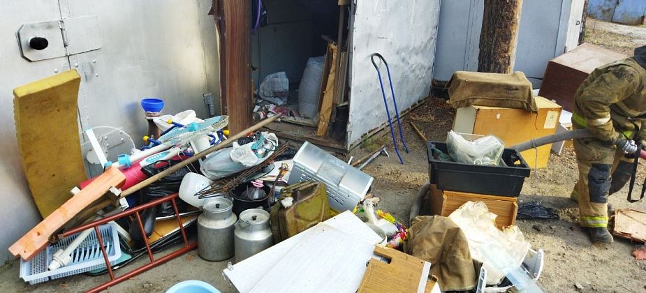 В Заречном районе горел «незаконный» гараж 