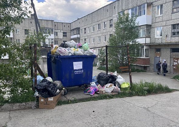 Горожане пожаловались на скопление отходов у домов по улице Октябрьской