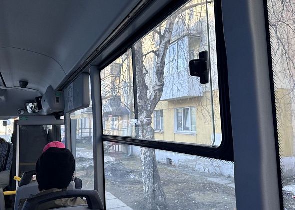 «Нельзя открывать окна!»: в автобусе 100-го маршрута разгорелся конфликт из-за форточки