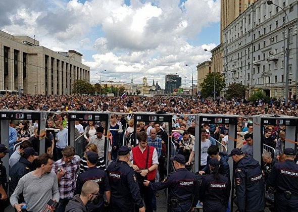 Согласованный митинг оппозиционных кандидатов в Москве собрал больше 20 тысяч человек