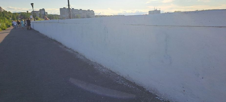 “Наскальную живопись замазали”: на плотине закрасили фаллосы
