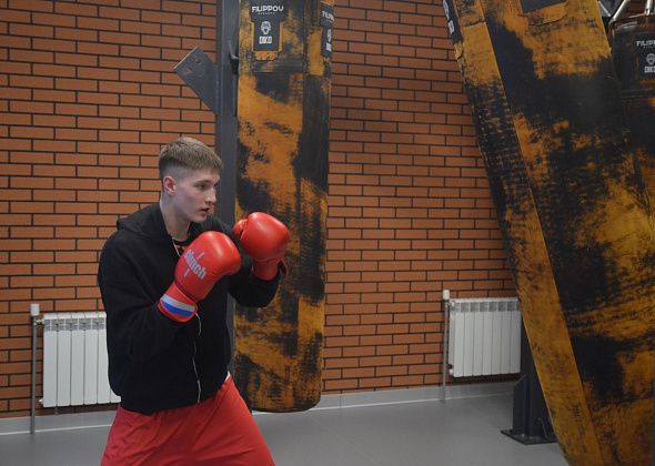 «Боксеры, вперед!» В Краснотурьинске открыли Центр бокса, который строили почти четыре года