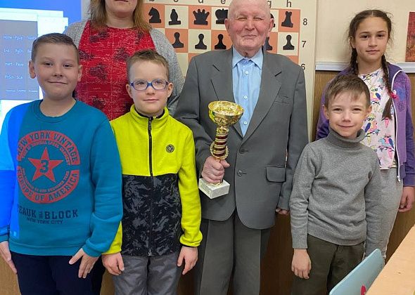 Одному из старейших шахматистов клуба «Уралец» исполняется 90 лет 