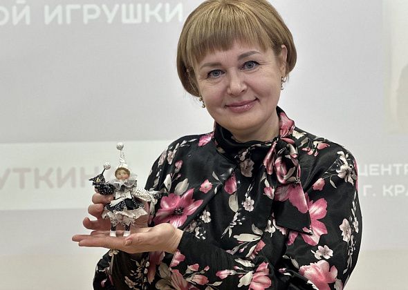 «Включаю телевизор и сажусь, кручу вату». В библиотеке прошла встреча с мастером ватной игрушки