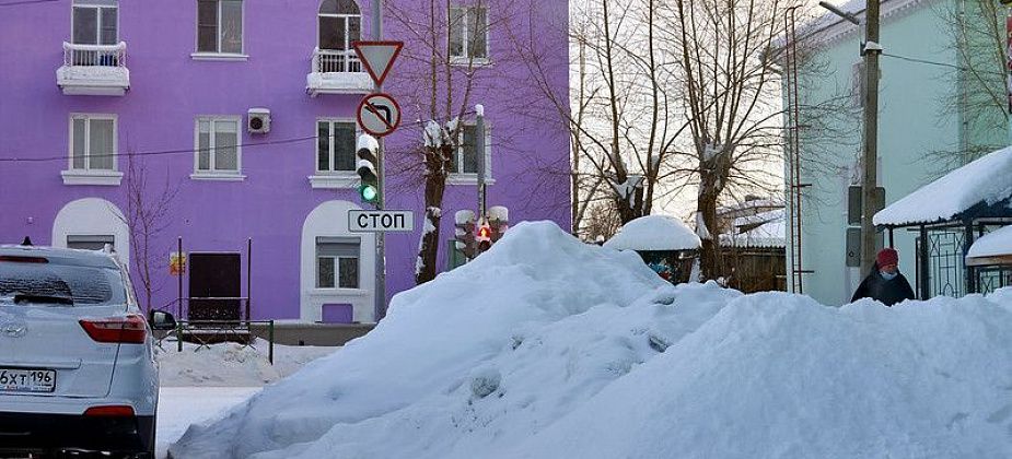 Чиновников наказали штрафом в 100 000 рублей за снежные валы на дорогах