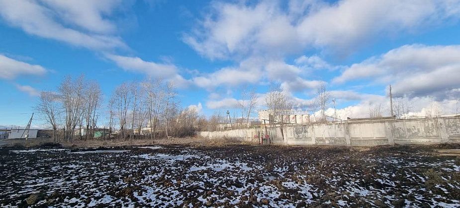 Возле БАЗа организуют парковку на 50 машин