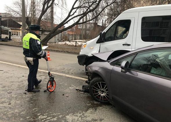 Водитель из Краснотурьинска попал в ДТП в Екатеринбурге. Пострадала пассажирка