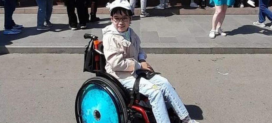 Юная Амели из Волчанска прошла курс реабилитации в Москве. Мама девочки рассказала о помощи благотворителей и экскурсии в Кремль