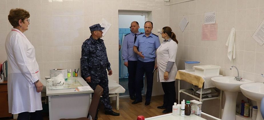 Прокурор области посетил женскую колонию в Краснотурьинске