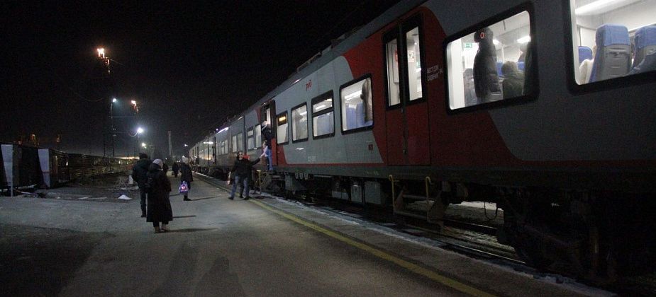 “Никакой заботы о народе”: горожанка недовольна, что добираться до “Ласточки” приходится в темноте