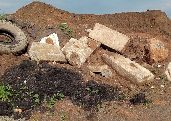 На берегу Турьи - свалка строительного мусора
