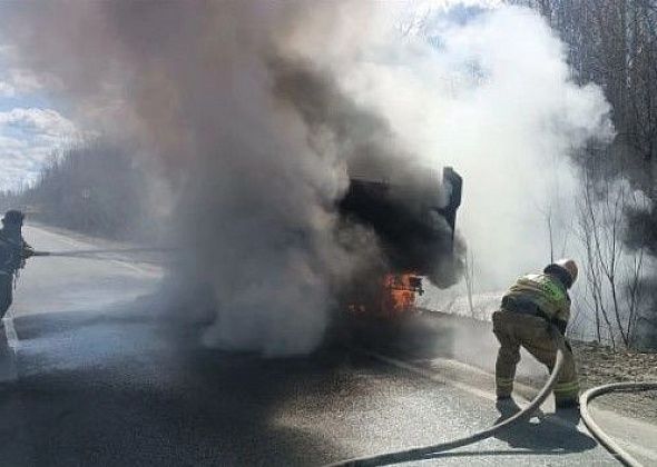 Загоревшийся на трассе под Серовом “КамАЗ” вез песок из Краснотурьинска в Верхотурье