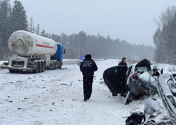 Под Волчанском иномарка врезалась в газовоз. Пассажир легковушки госпитализирован в Краснотурьинск