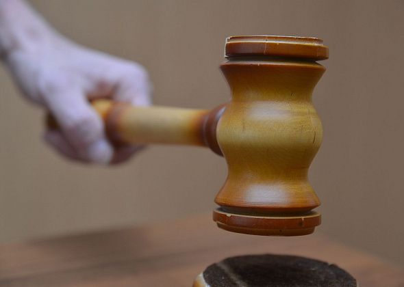 Мать ученика избежала административного наказания за оскорбление педагога 