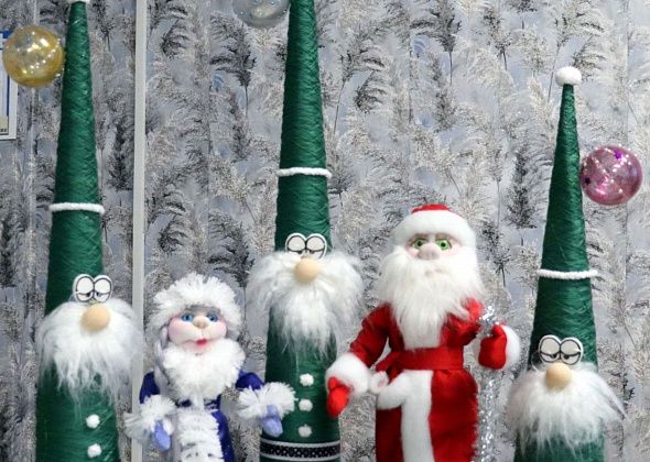 Осужденные женщины смастерили новогодние игрушки 