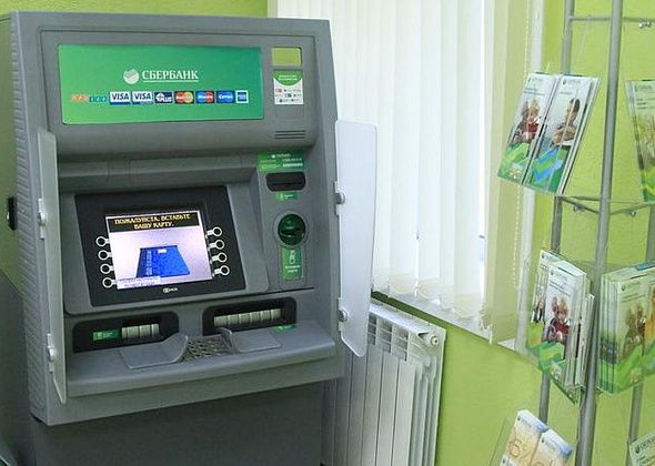 Сбербанк ввел комиссию в 1% на переводы через банкоматы