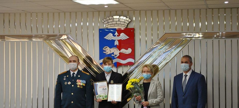 В Краснотурьинске МЧС наградили лучших