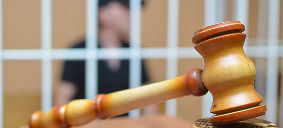 В Краснотурьинске 30-летний сожитель истязал многодетную мать на глазах детей