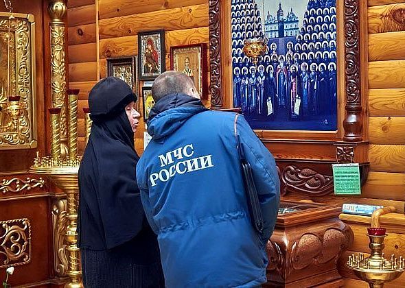 Сотрудники МЧС проверяют храмы перед Пасхой