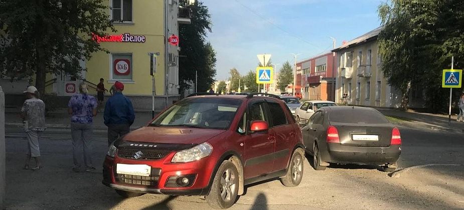 В ДТП на перекрестке улиц Микова и Карла Маркса пострадал мотоциклист 