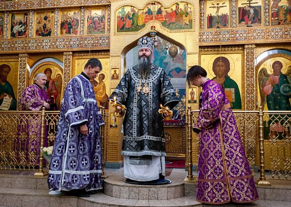Новый епископ совершил первую литургию в Краснотурьинске. Помолился за мир на Украине 