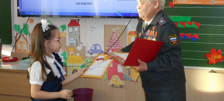 В полиции отметили победителей конкурса рисунков