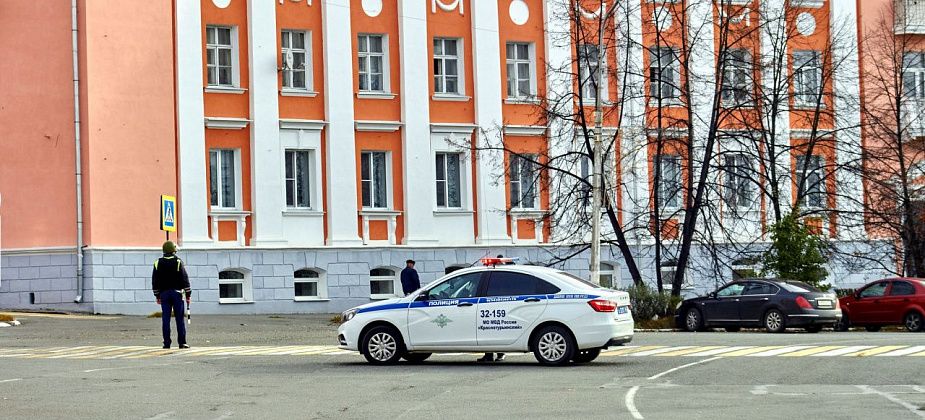 В полиции рассказали, почему вчера перекрыли для проезда "полукруг" у мэрии