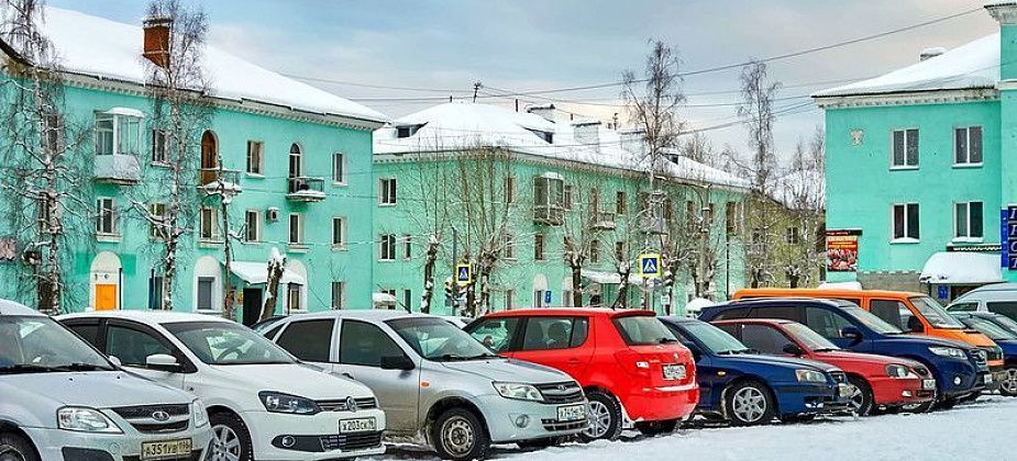 Через месяц временно закроют парковку у ДК БАЗа 