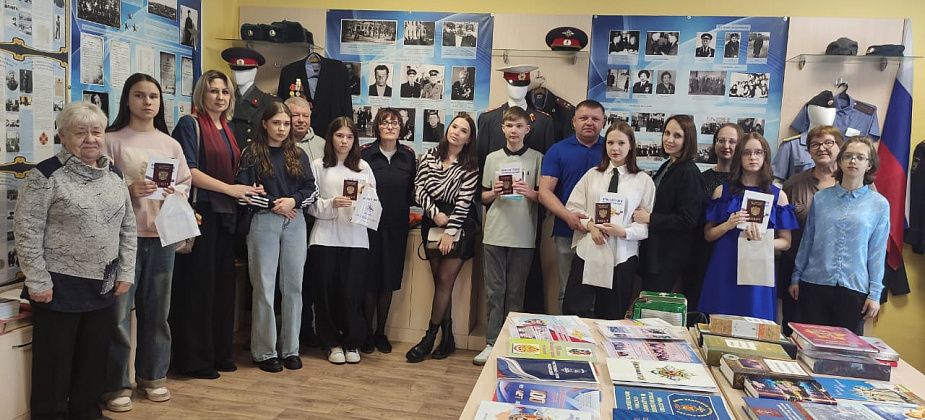 В преддверии Дня Победы юным краснотурьинцам вручили паспорта