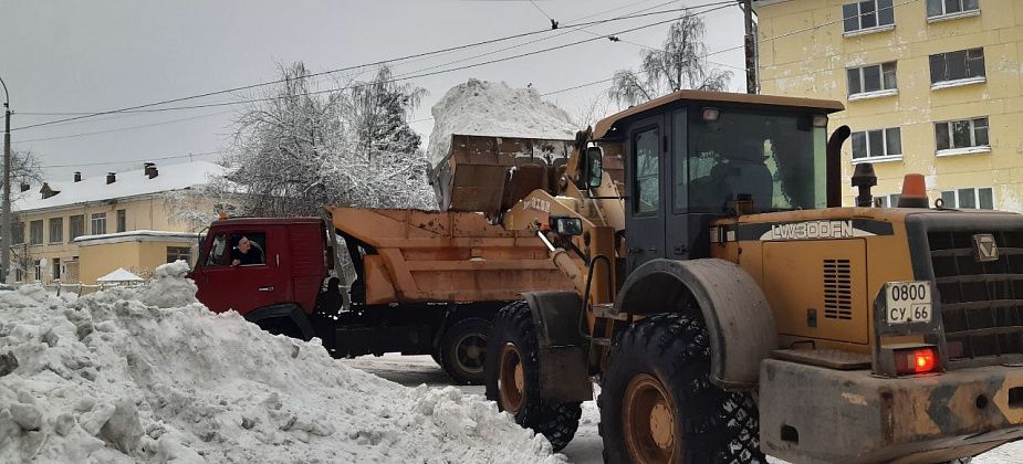 Почти 2 тысячи КамАЗов снега вывезли с улиц Краснотурьинска