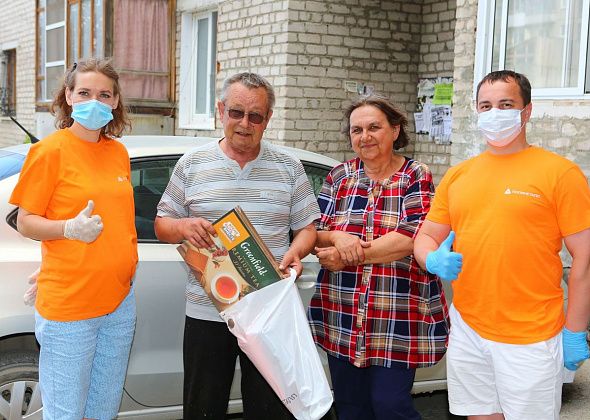 Оранжевое настроение: волонтеры «Золота Северного Урала» тепло поздравили бывших работников предприятия