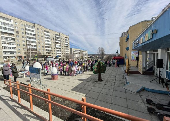 На театральной площади встретили Пасху 