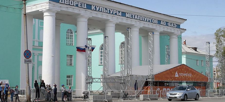 ГЛАВНОЕ: в ДК БАЗа перенесены спектакли и концерт группы "Чичерина"