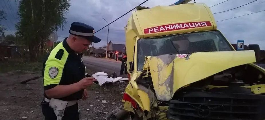 В Серове в смертельное ДТП попал автомобиль "Скорой помощи". За рулем был краснотурьинец