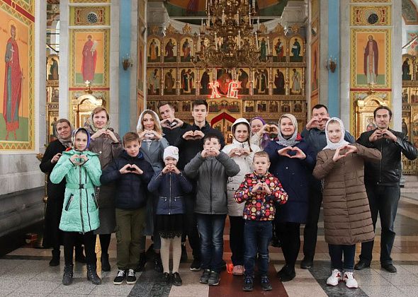 #ЯзаХРАМ. В Краснотурьинске православные участвовали во флешмобе, посвященном строительству храма в Екатеринбурге